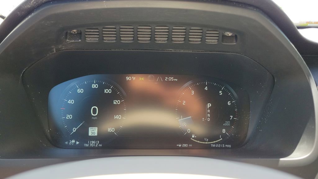 Used 2018 Volvo XC90 T6 Momentum w/ Convenience Package image 24