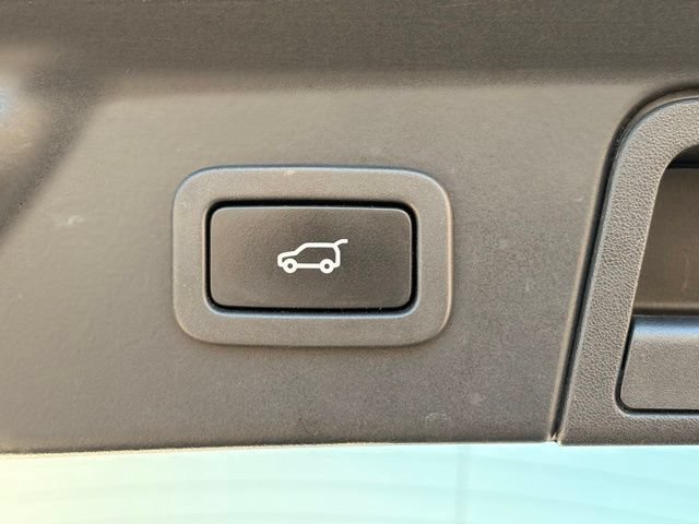 Used 2018 Land Rover Range Rover Velar S AWD/4WD image 12