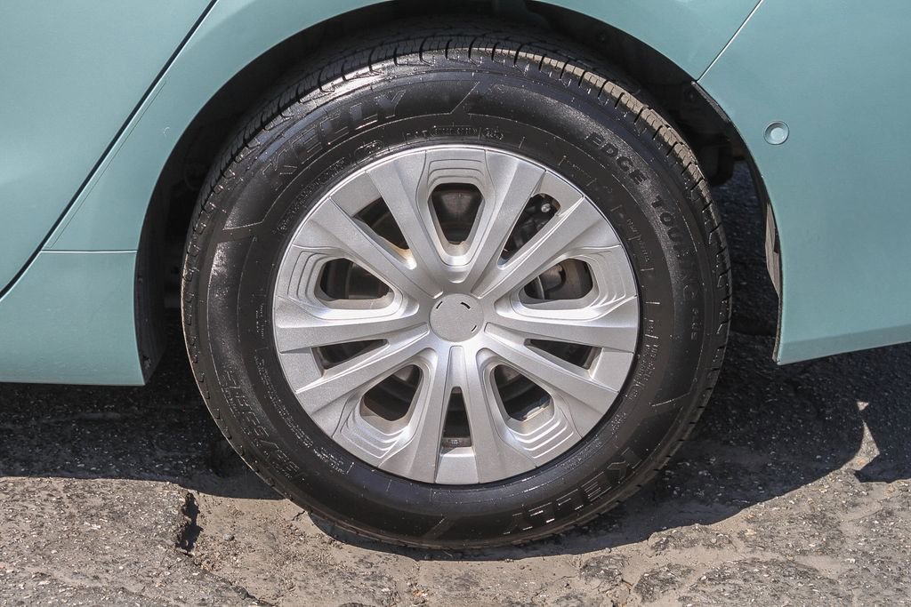 Used 2022 Toyota Prius LE image 13