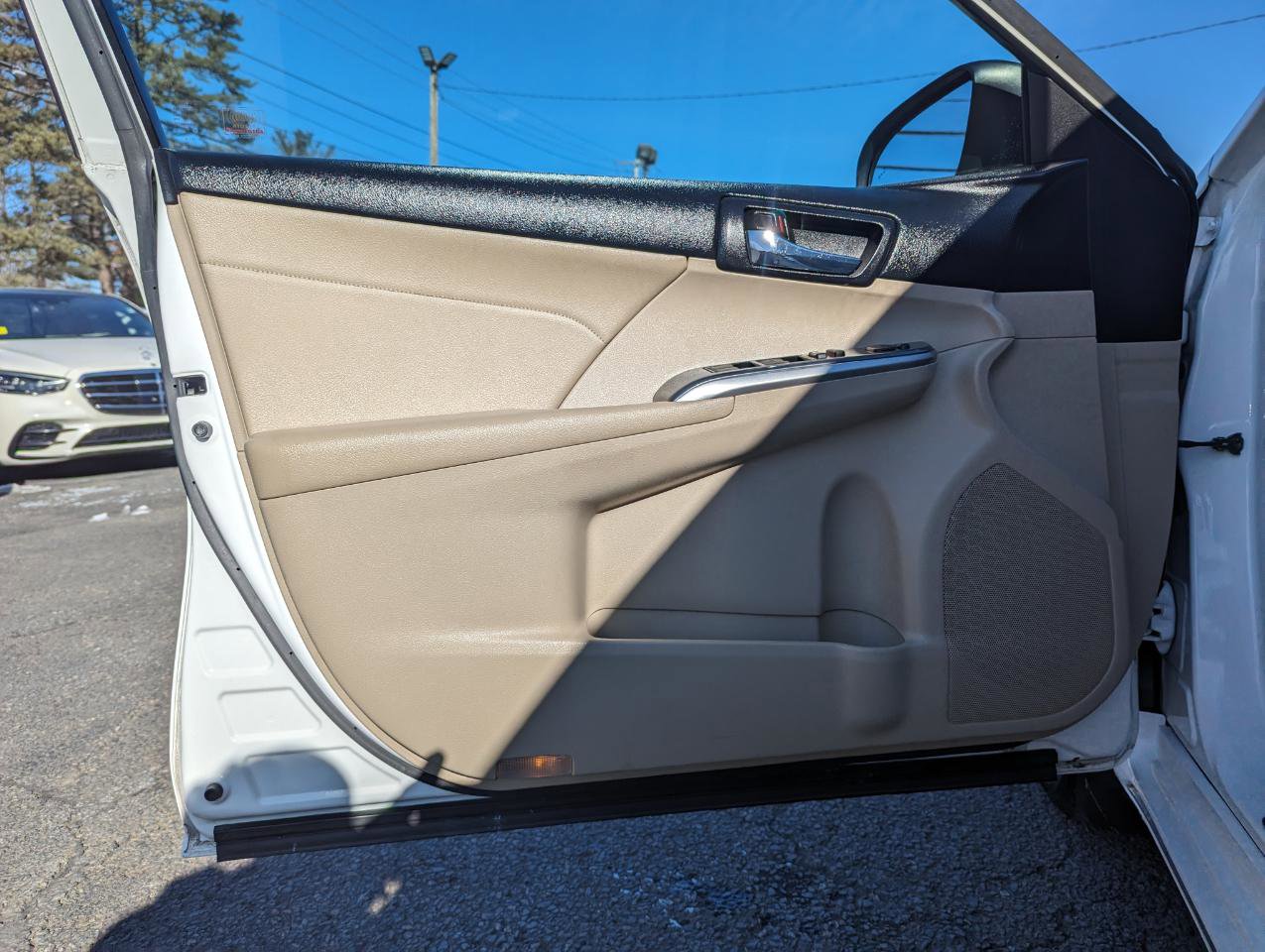 Used 2013 Toyota Camry XLE w/ Leather Pkg image 11