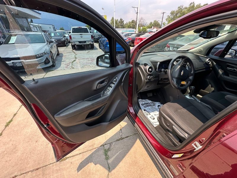 Used 2016 Chevrolet Trax LS AWD/4WD image 13