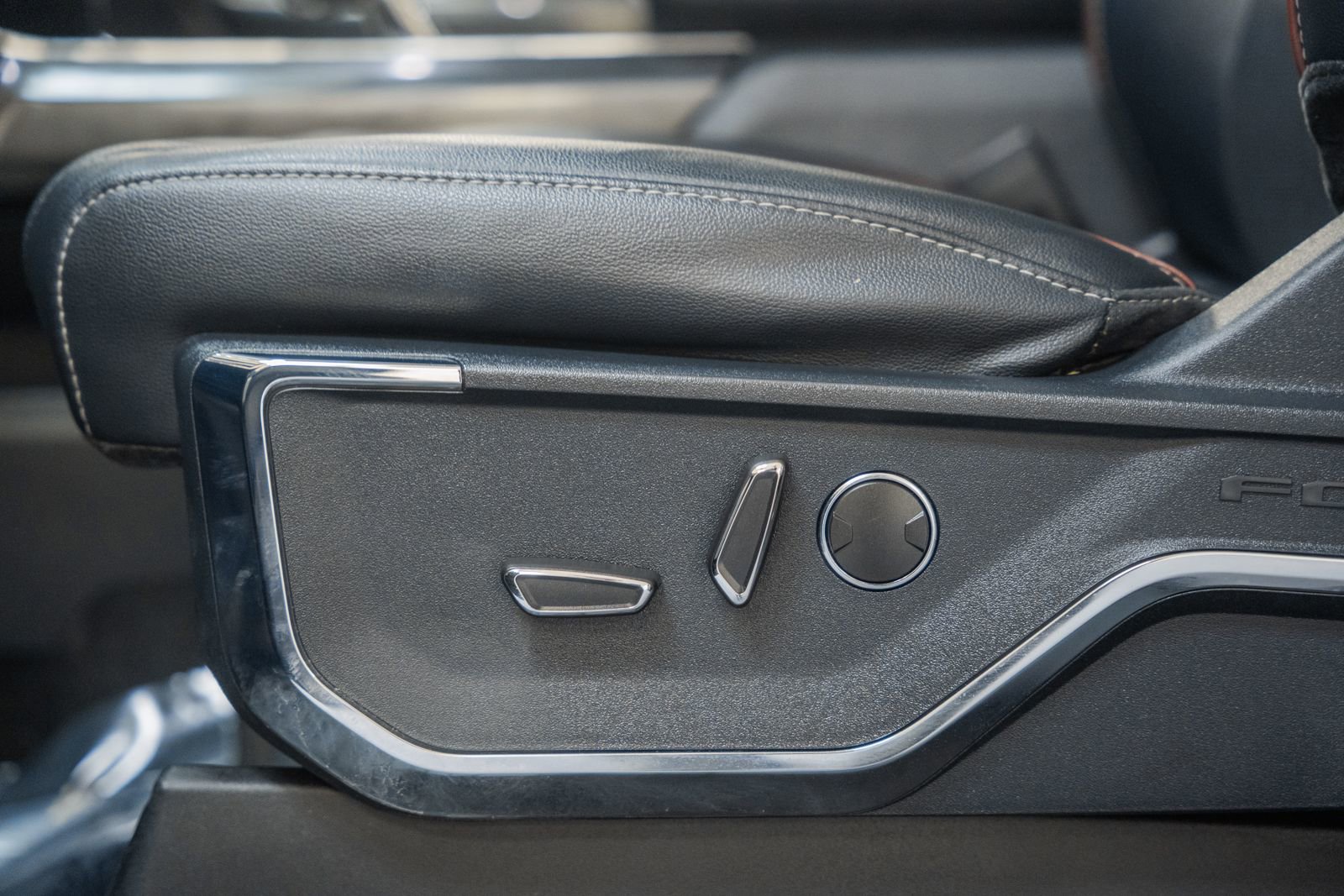 Used 2023 Ford F150 Lariat w/ Equipment Group 502A High image 39