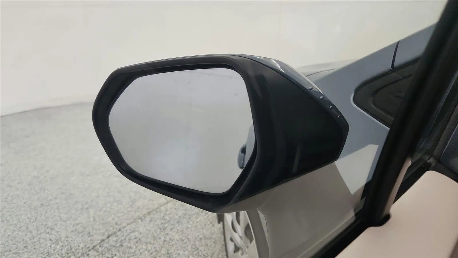 Used 2025 Toyota Corolla LE image 24