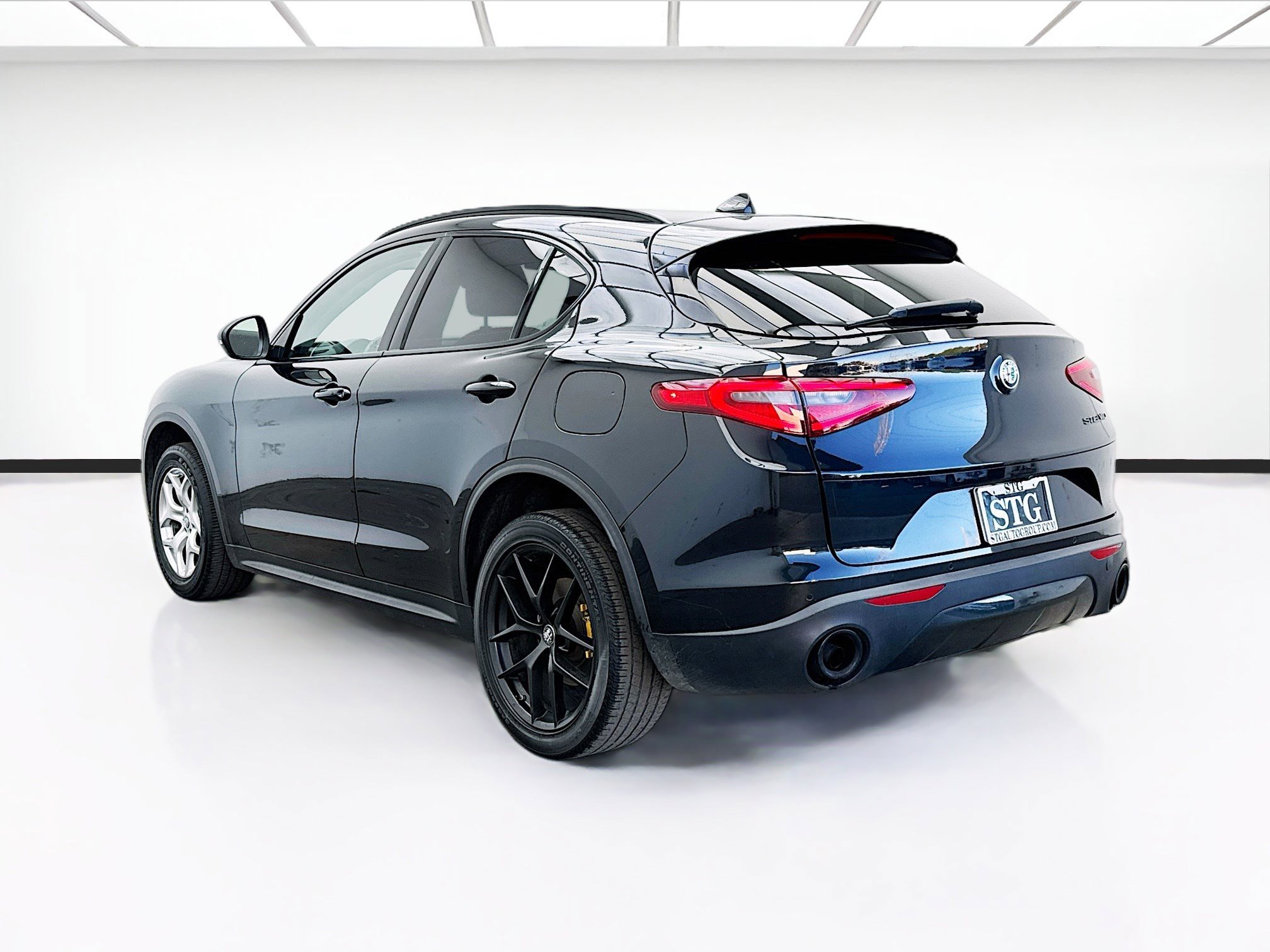 Used 2020 Alfa Romeo Stelvio w/ Nero Edizione image 6