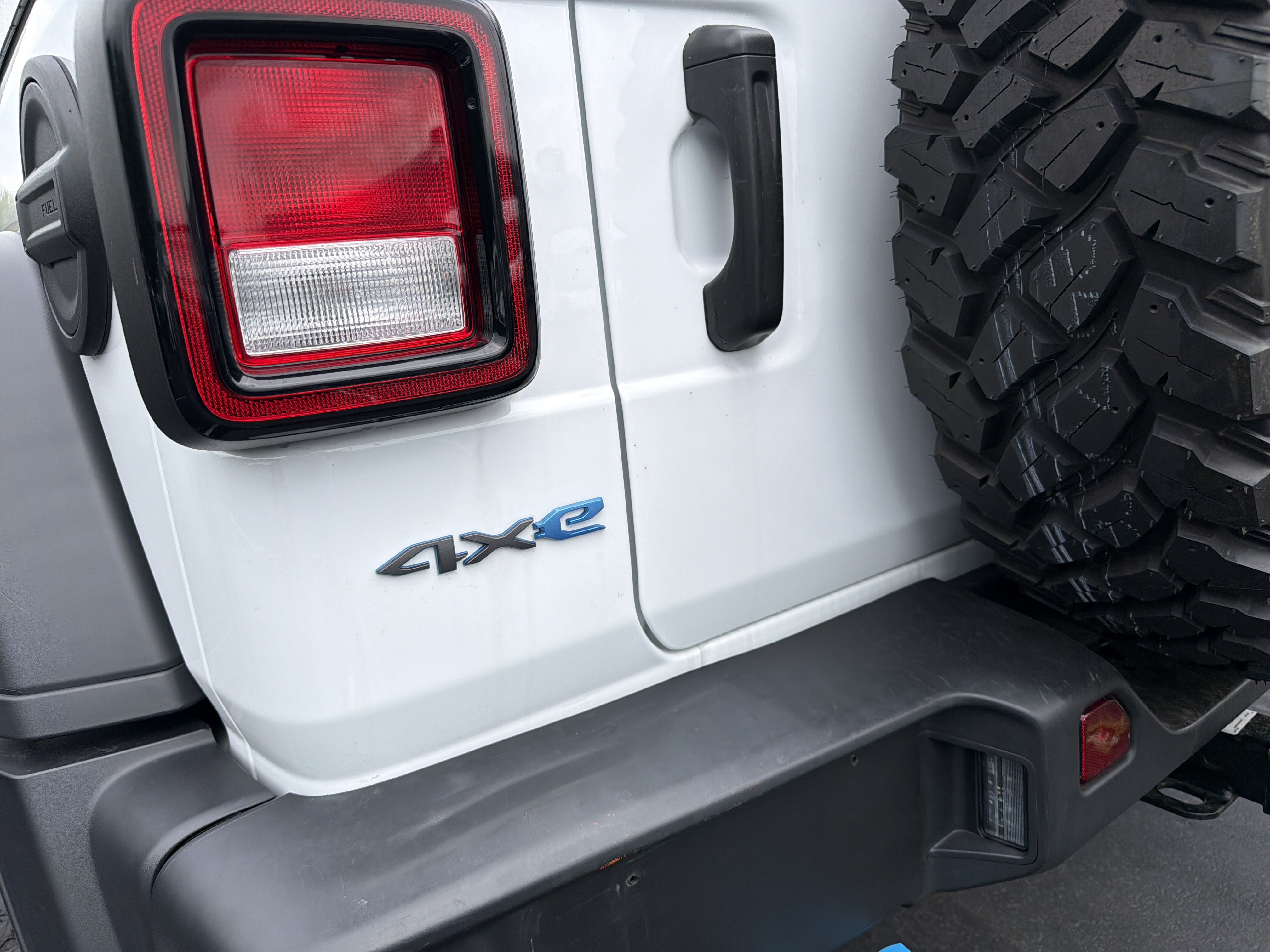 Used 2023 Jeep Wrangler Unlimited w/ Cold Weather Group AWD/4WD image 9