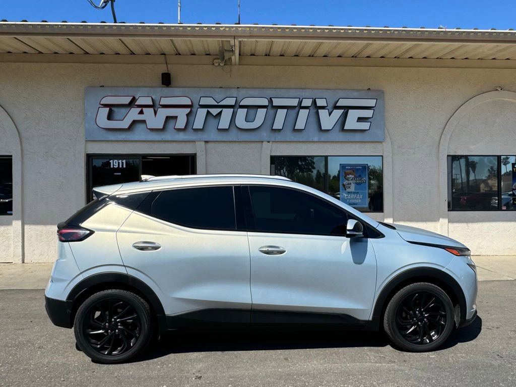 Used 2023 Chevrolet Bolt EUV LT image 3