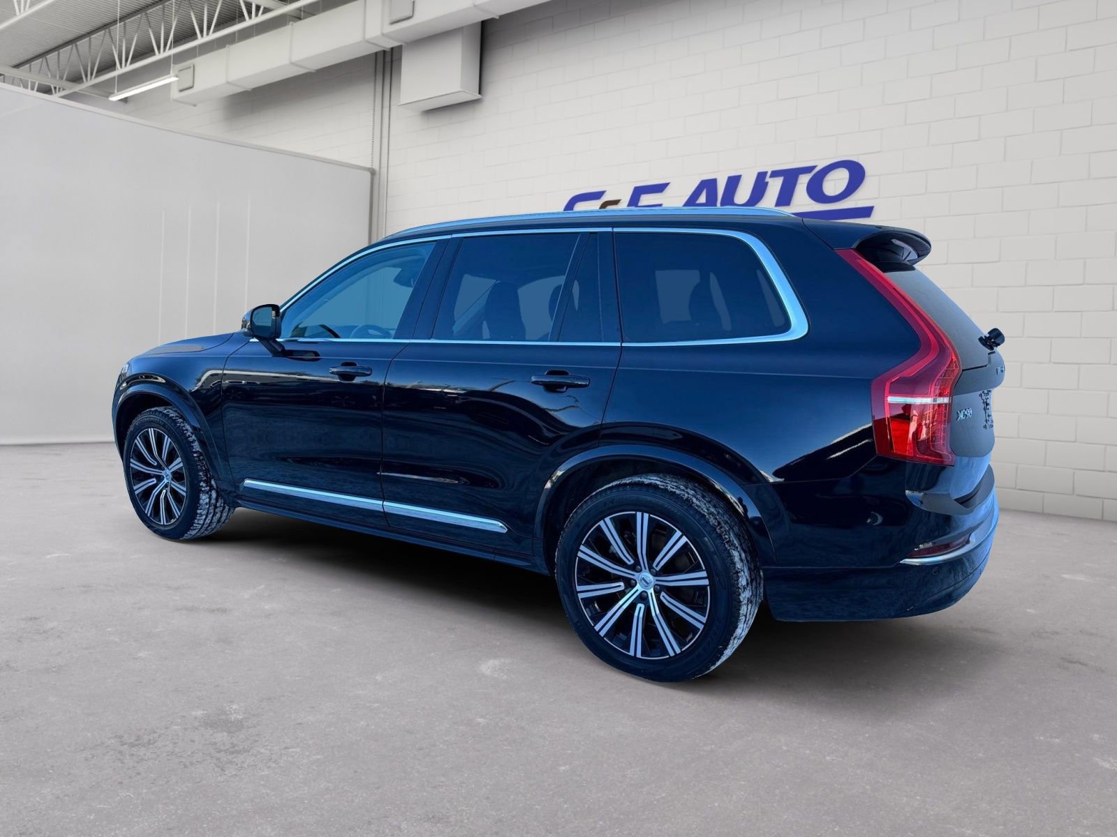 Used 2025 Volvo XC90 B5 Core AWD/4WD image 3