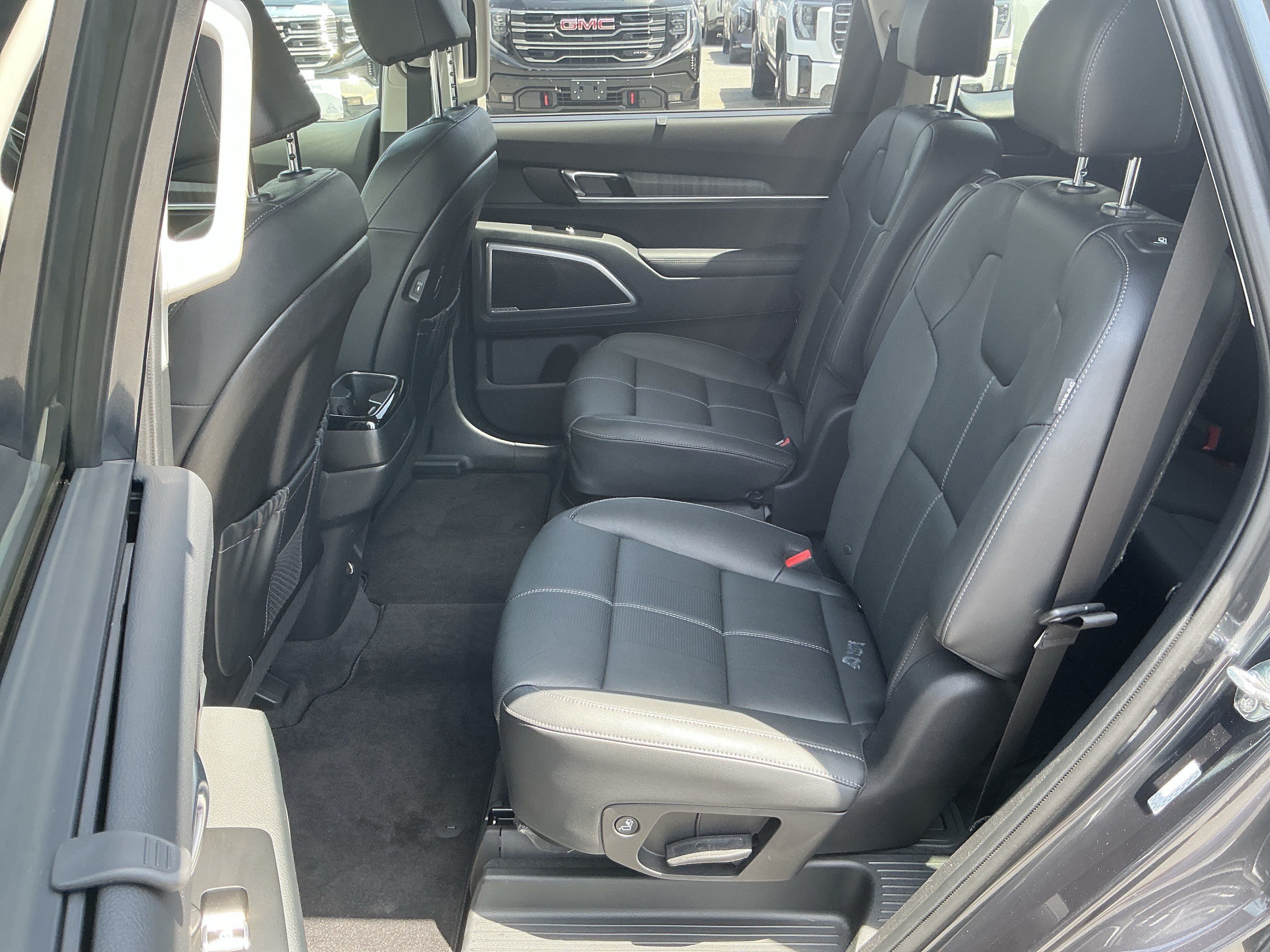 Certified 2024 Kia Telluride EX w/ EX Captain's Chair Package AWD/4WD image 10