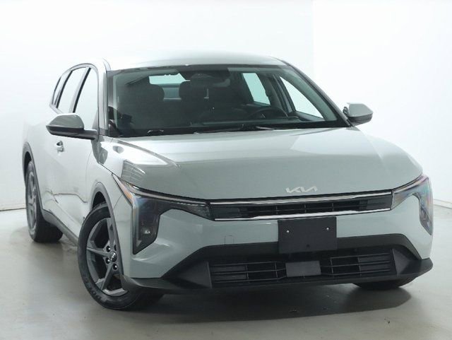 Used 2025 Kia K4 LXS image 2