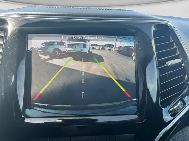 Used 2019 Jeep Cherokee Overland w/ Technology Group AWD/4WD image 23