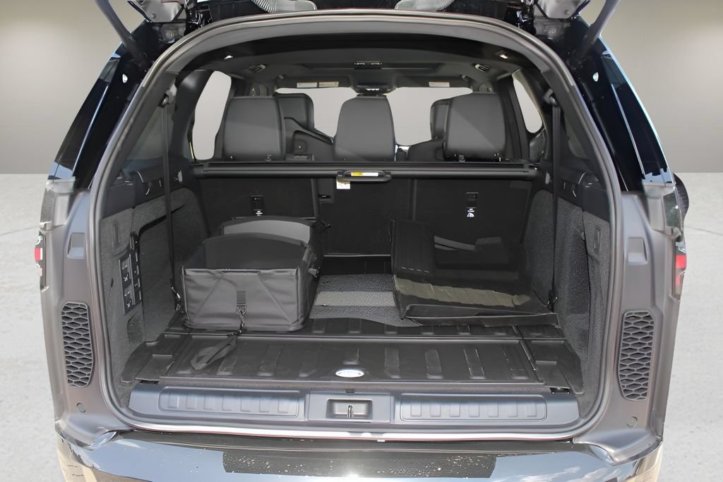 New 2025 Land Rover Discovery Dynamic SE AWD/4WD image 14