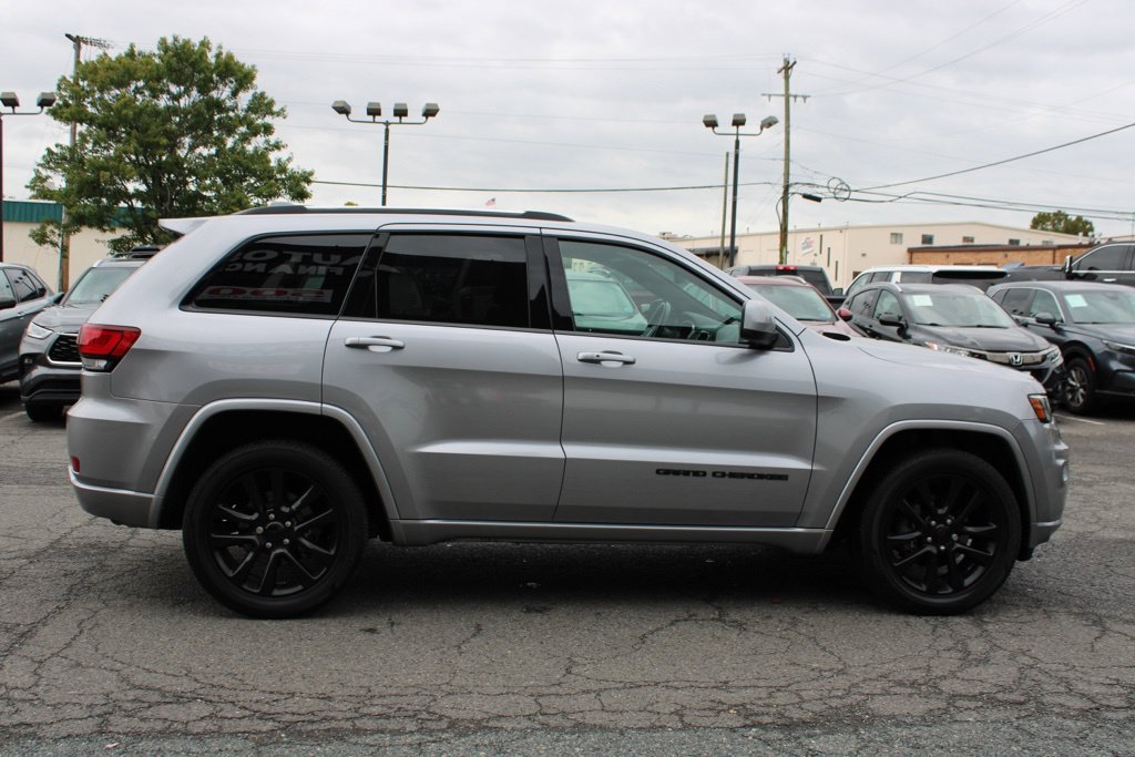 Used 2020 Jeep Grand Cherokee Altitude AWD/4WD image 8