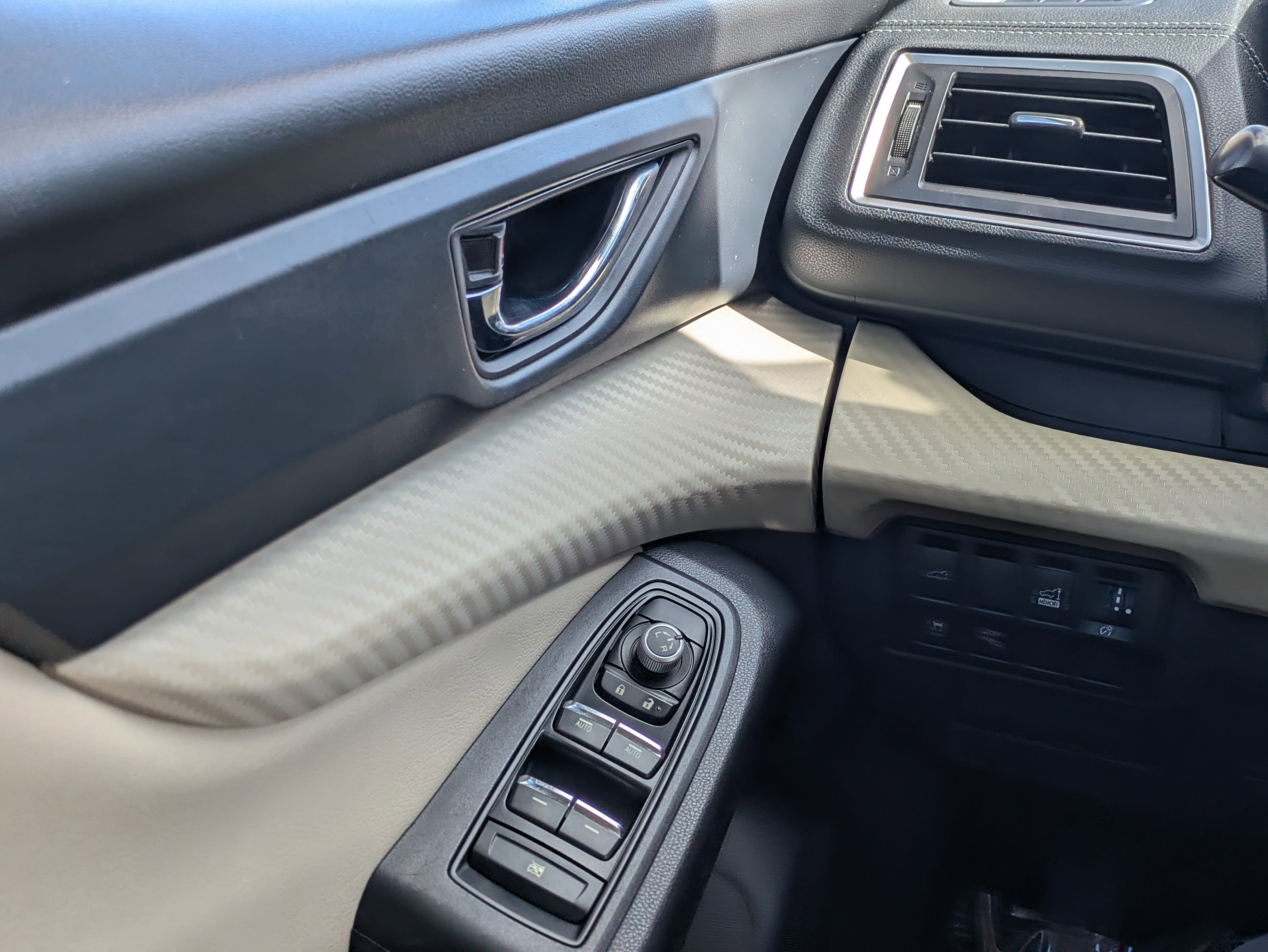 Used 2019 Subaru Ascent Premium image 25