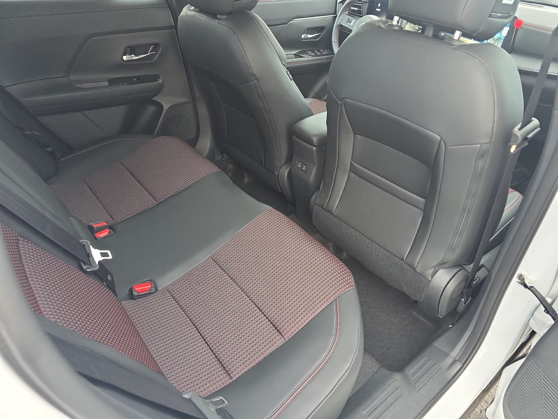 New 2027 Nissan Kicks SR w/ SR Premium Package AWD/4WD image 11