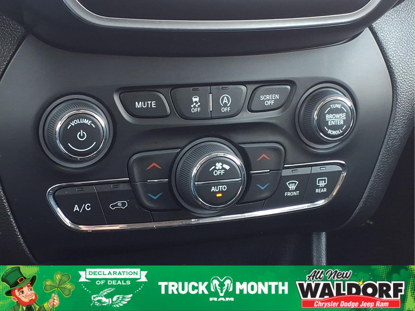 Used 2019 Jeep Cherokee Latitude Plus image 18