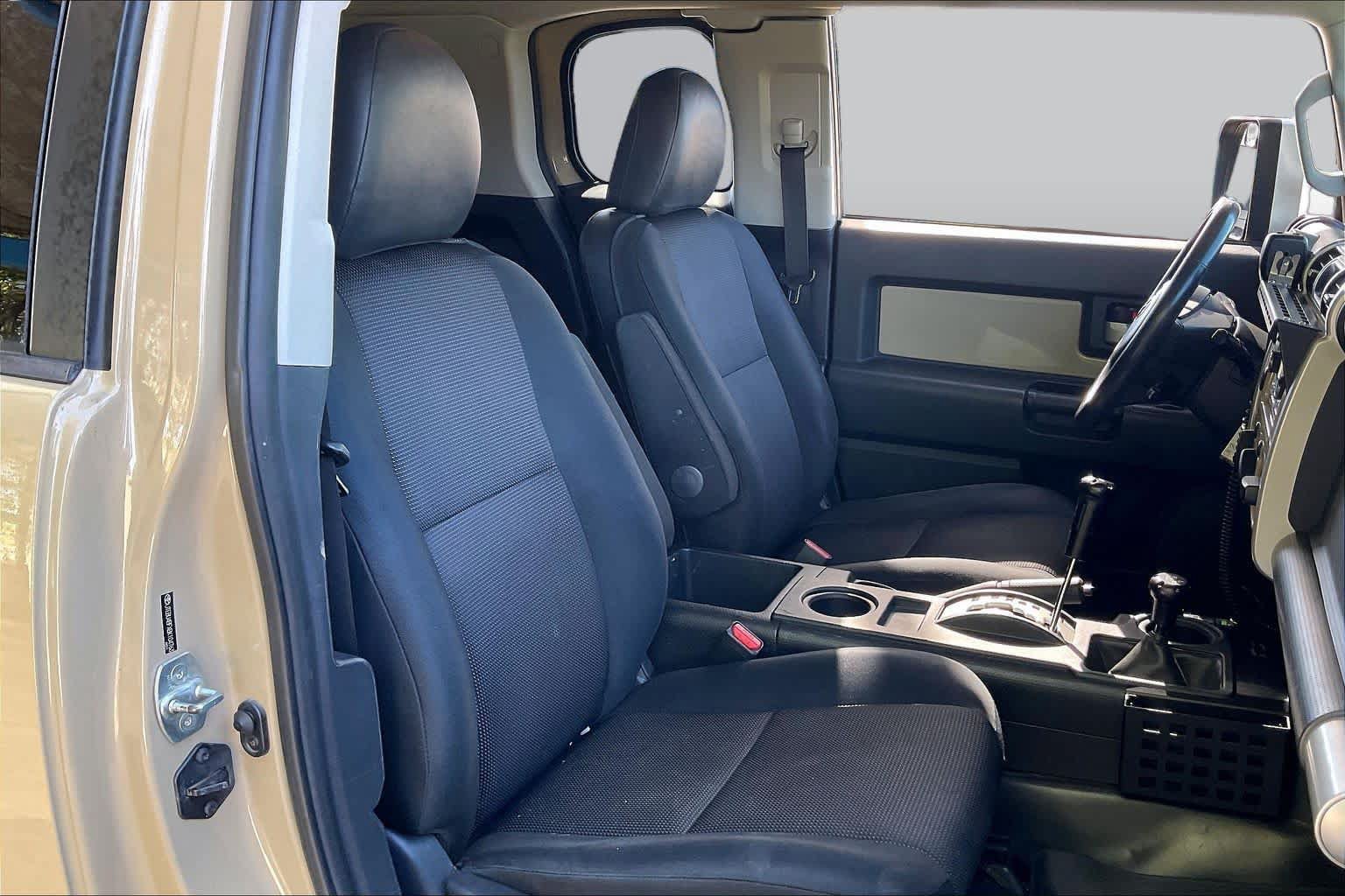 Used 2011 Toyota FJ Cruiser 4WD w/ Upgrade Pkg image 8