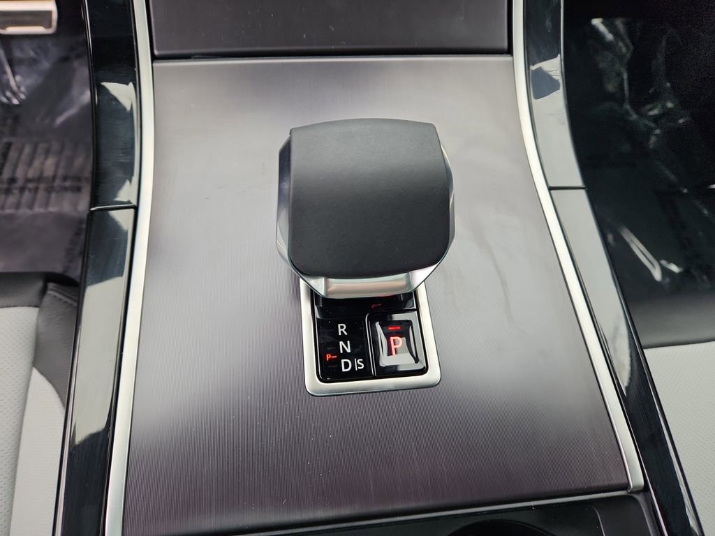 Certified 2026 Land Rover Range Rover Velar Dynamic SE AWD/4WD image 16