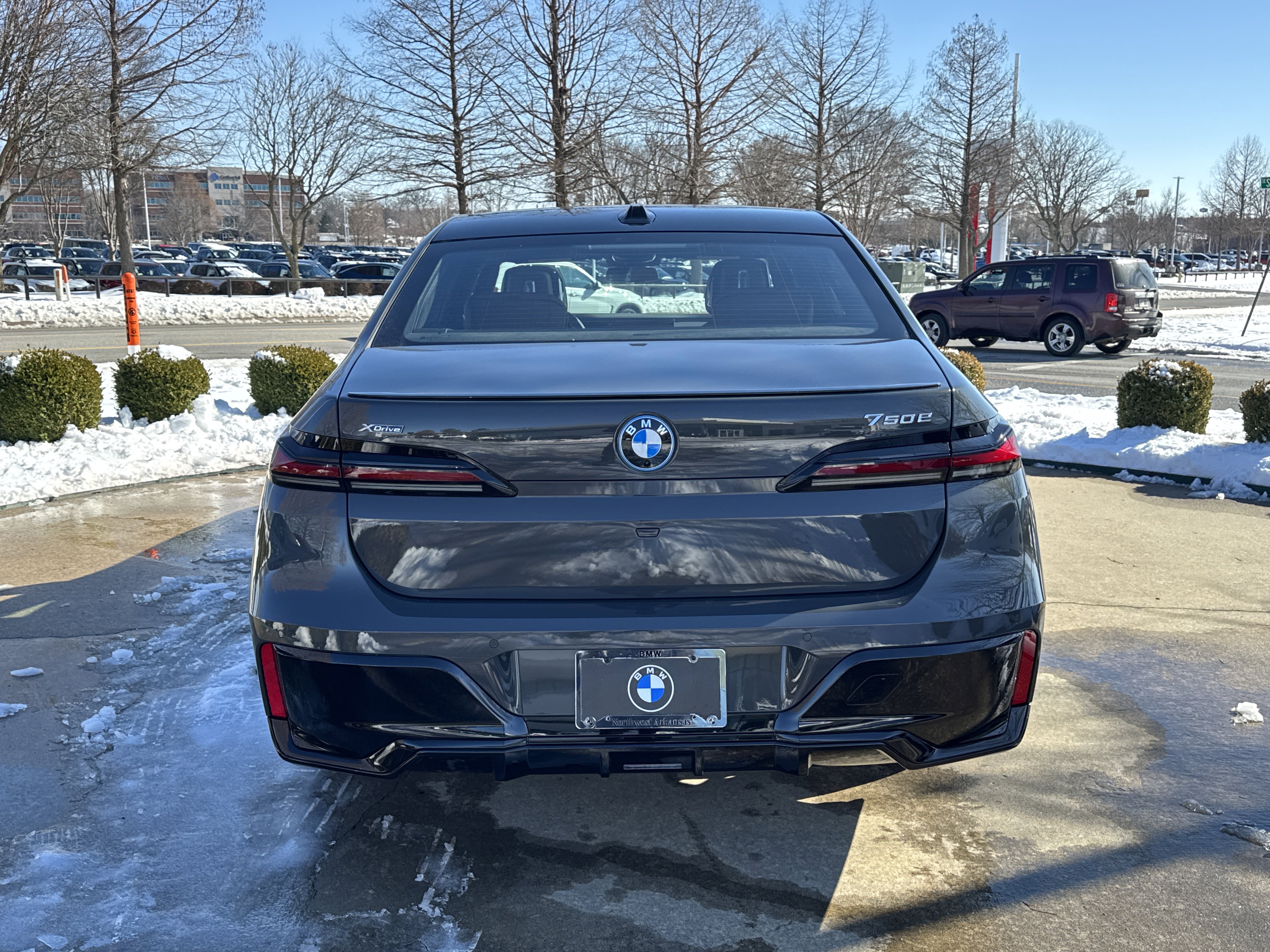 New 2026 BMW 750e xDrive w/ Luxury Rear Seating Package AWD/4WD image 4