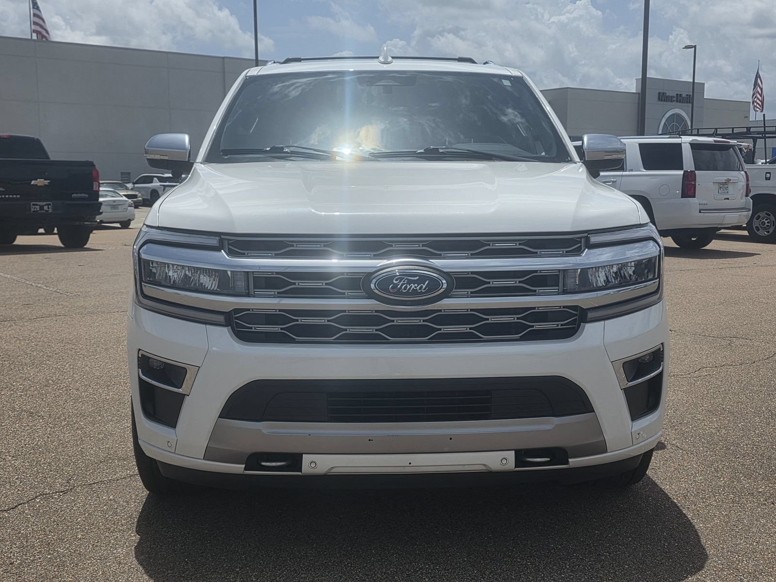Used 2023 Ford Expedition Max Platinum AWD/4WD image 2
