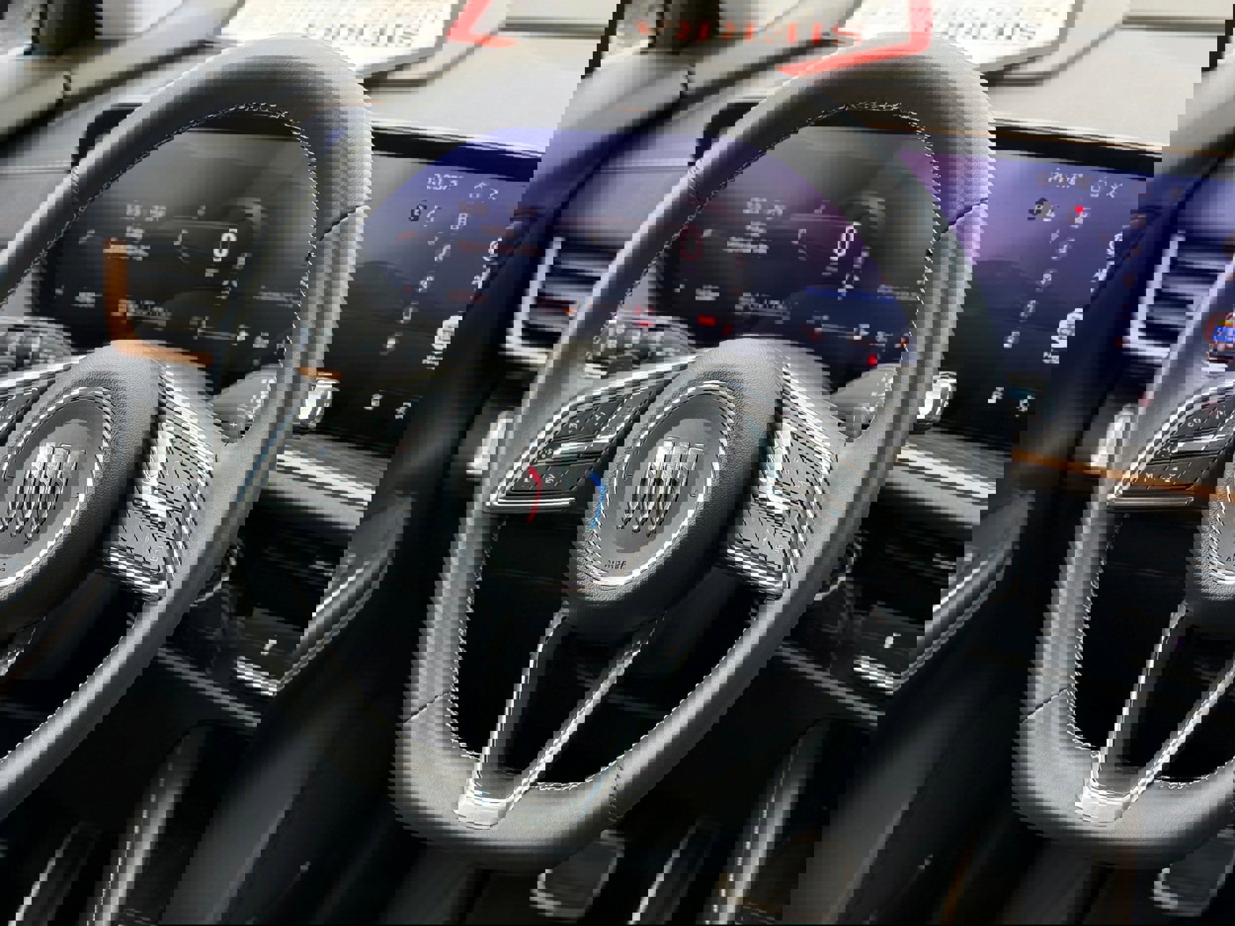 Used 2025 Buick Envision Sport Touring image 17