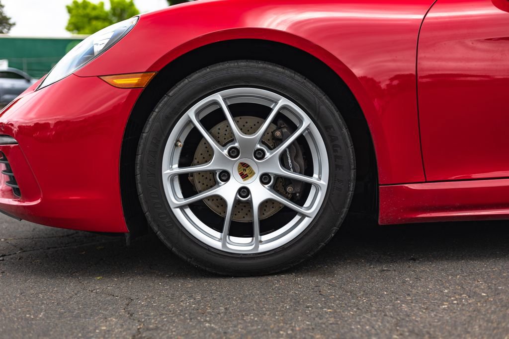 Used 2019 Porsche 718 Cayman RWD image 13