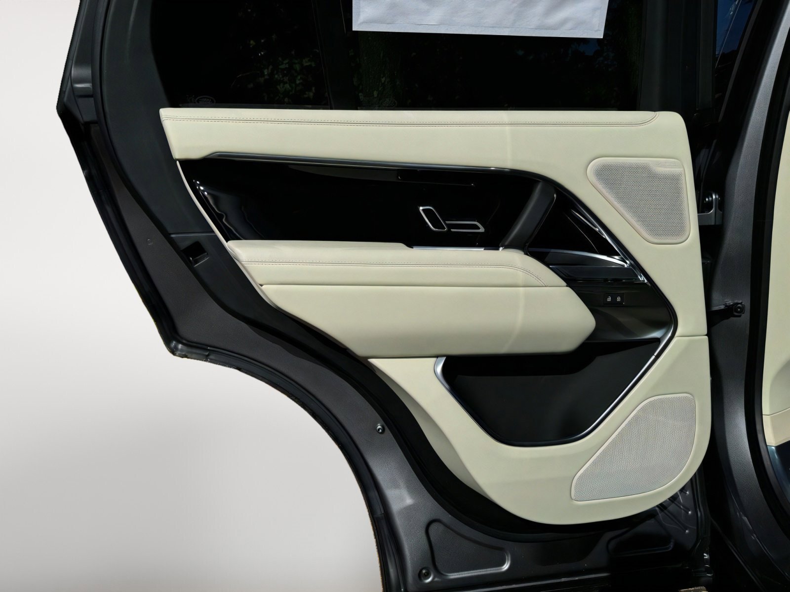 New 2025 Land Rover Range Rover SE image 12