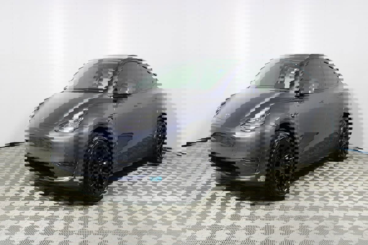 Used 2022 Tesla Model Y Long Range image 27