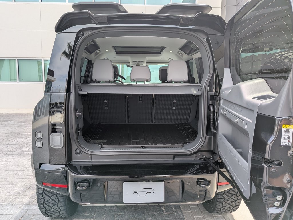 New 2026 Land Rover Defender 110 X-Dynamic SE AWD/4WD image 13