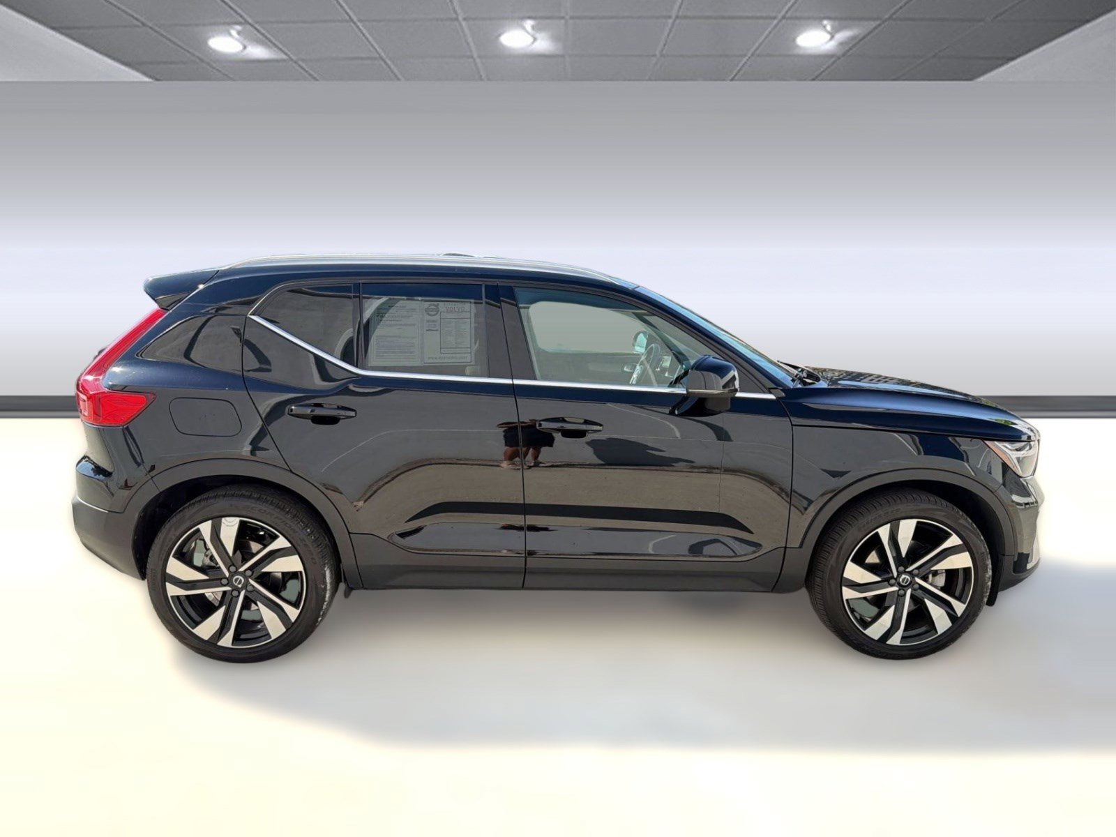 Used 2023 Volvo XC40 B5 Plus w/ Protection Package Premier image 8