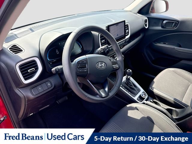 Used 2023 Hyundai Venue Limited image 11