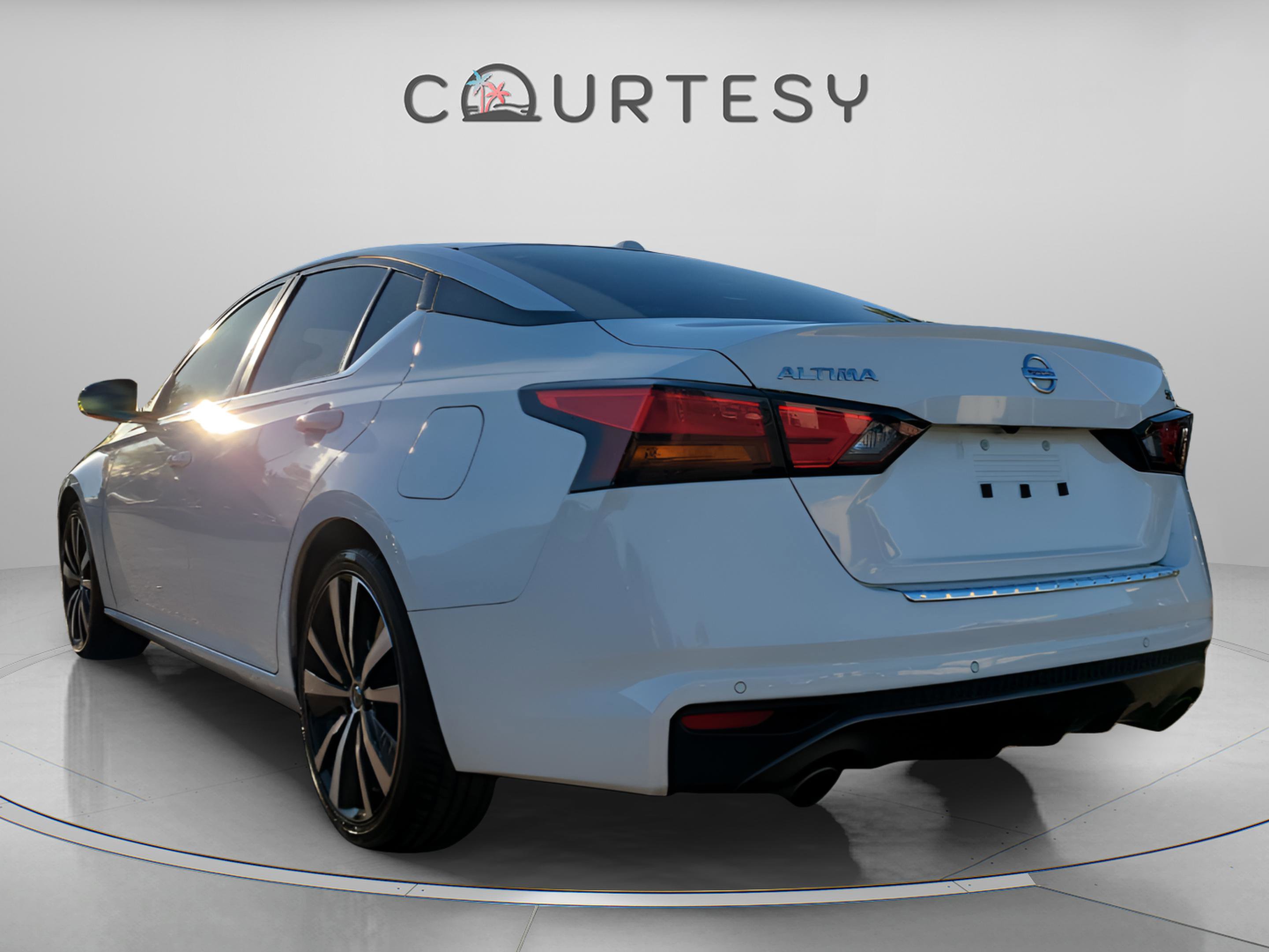 Certified 2022 Nissan Altima 2.5 SR image 2