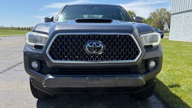 Used 2018 Toyota Tacoma TRD Sport AWD/4WD image 5