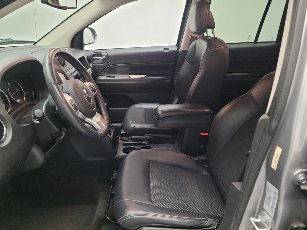 Used 2016 Jeep Compass Latitude FWD image 17