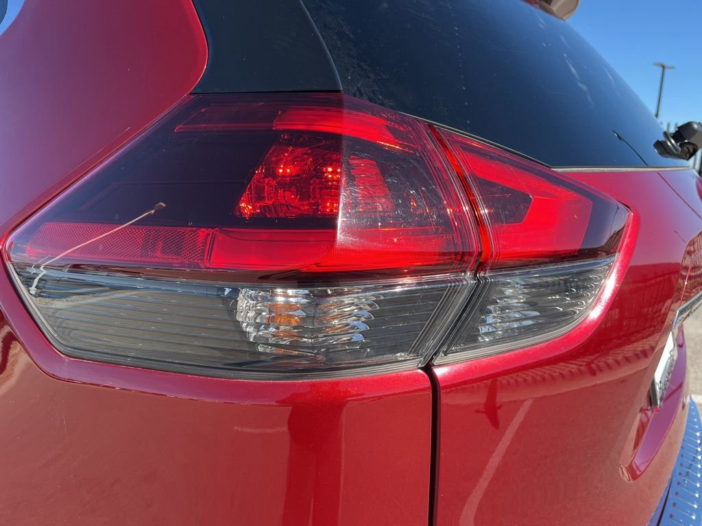 Used 2019 Nissan Rogue SL w/ Premium Package image 7