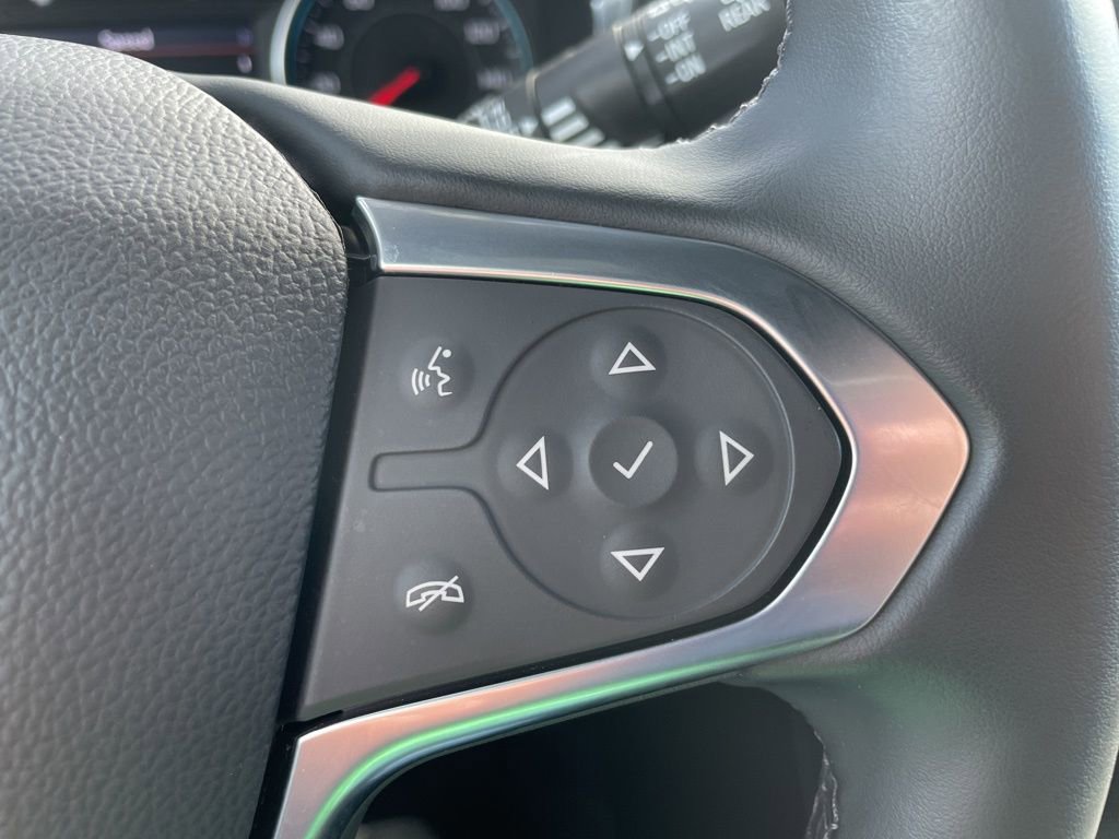 Used 2023 Chevrolet Traverse LT w/ Rear Camera Mirror Package image 15