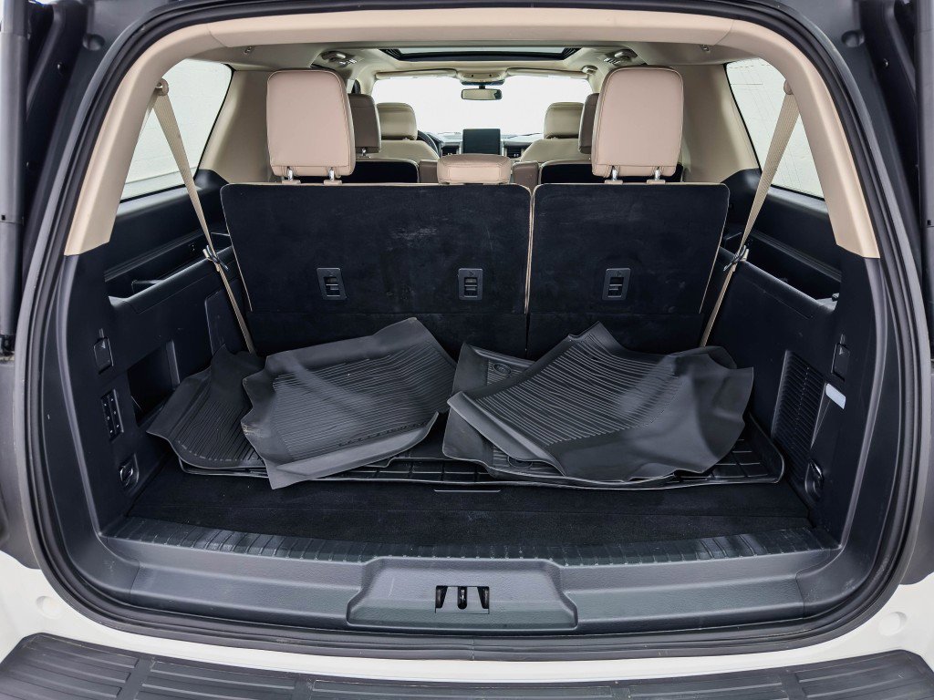 Used 2024 Ford Expedition Max Limited AWD/4WD image 10