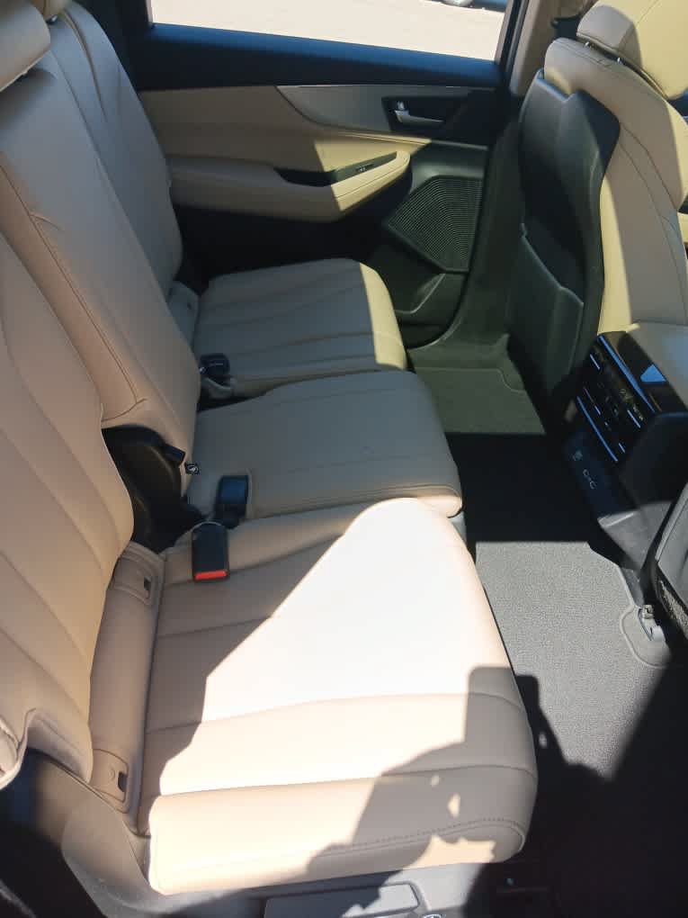 Used 2023 Acura MDX SH-AWD image 18