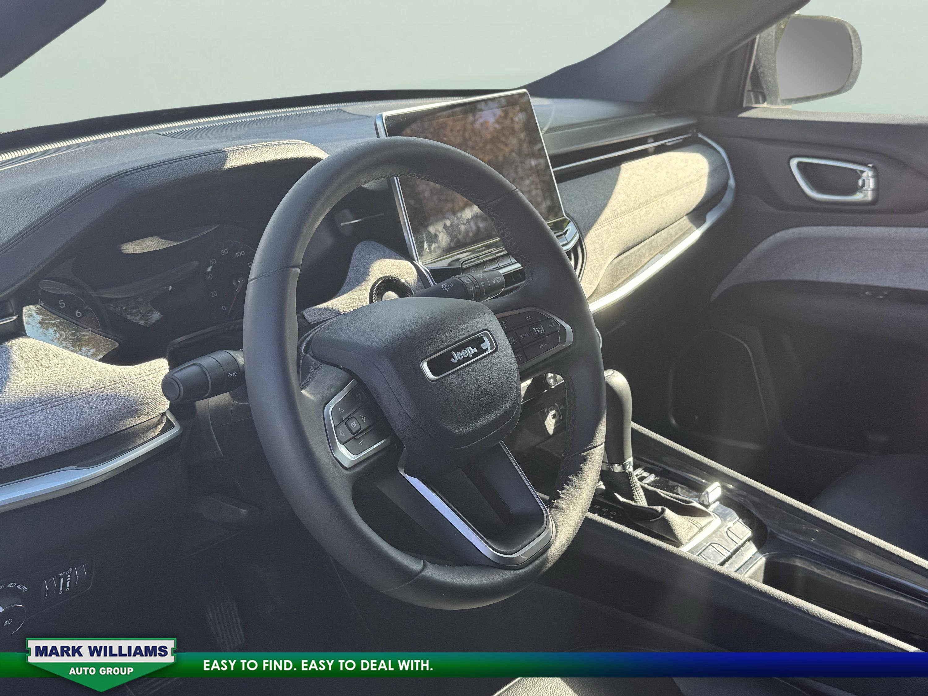 Used 2024 Jeep Compass Latitude w/ Sun and Sound Group image 17