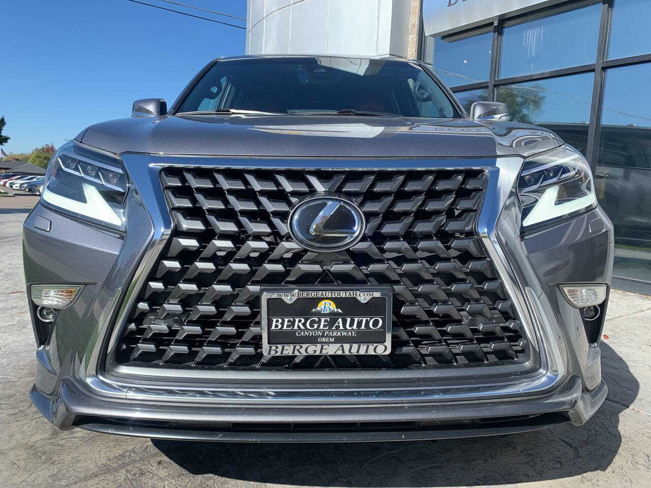 Used 2022 Lexus GX 460 Premium w/ Accessory Package image 2