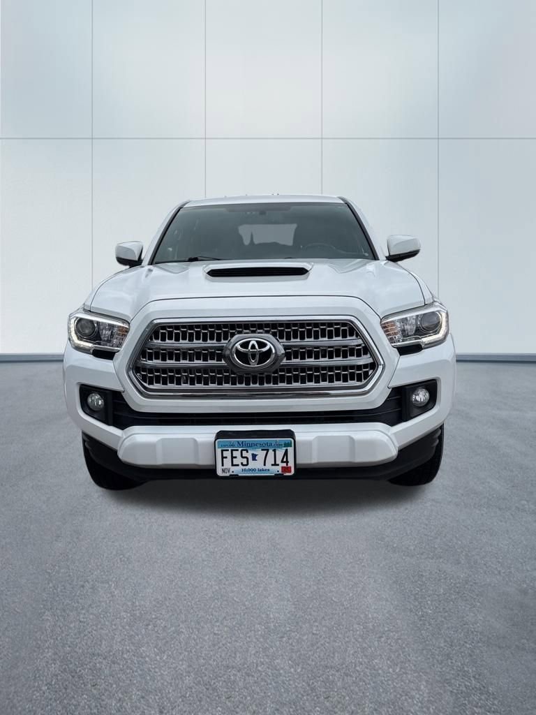 Used 2016 Toyota Tacoma TRD Sport w/ Towing Package image 14