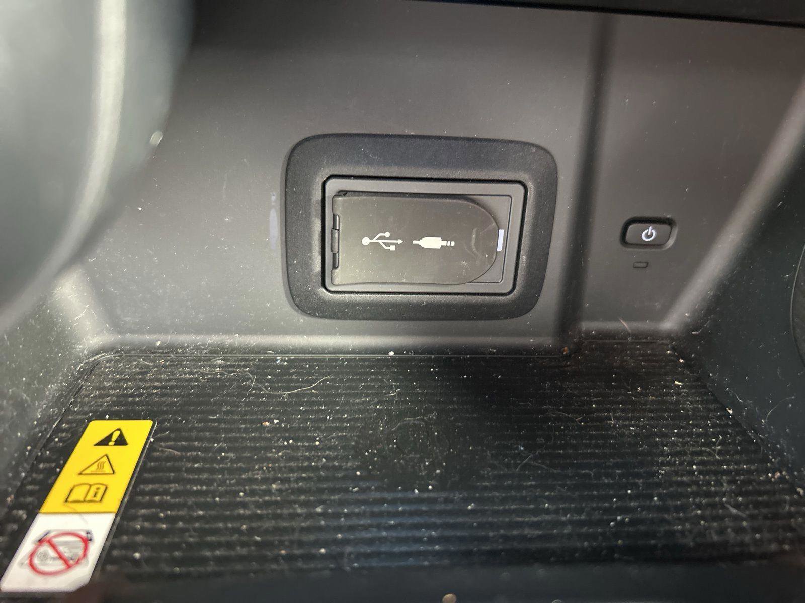 Used 2021 Toyota Venza XLE w/ Softex Package image 32