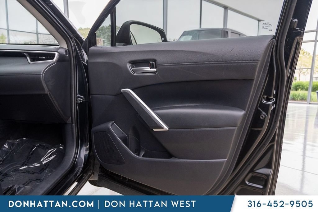 Used 2025 Toyota Corolla Cross XLE AWD/4WD image 22