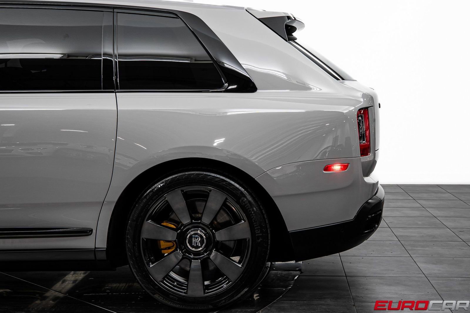 Used 2024 Rolls-Royce Cullinan AWD/4WD image 16