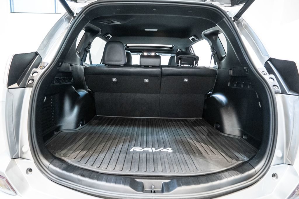 Used 2016 Toyota RAV4 SE image 34