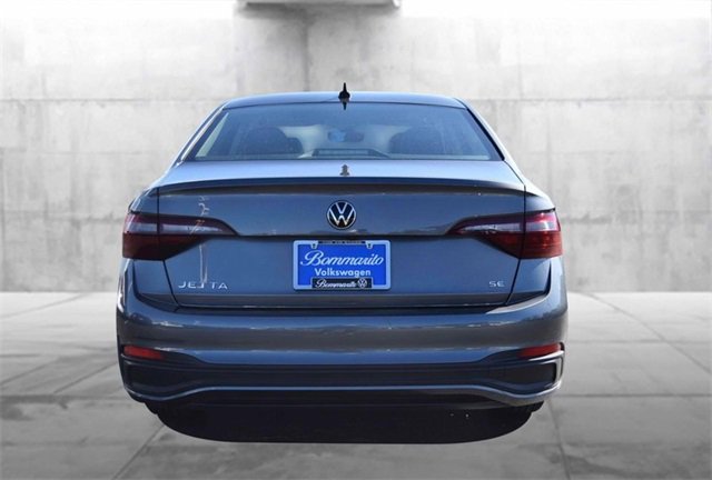 Certified 2024 Volkswagen Jetta SE w/ Panoramic Sunroof Package image 6