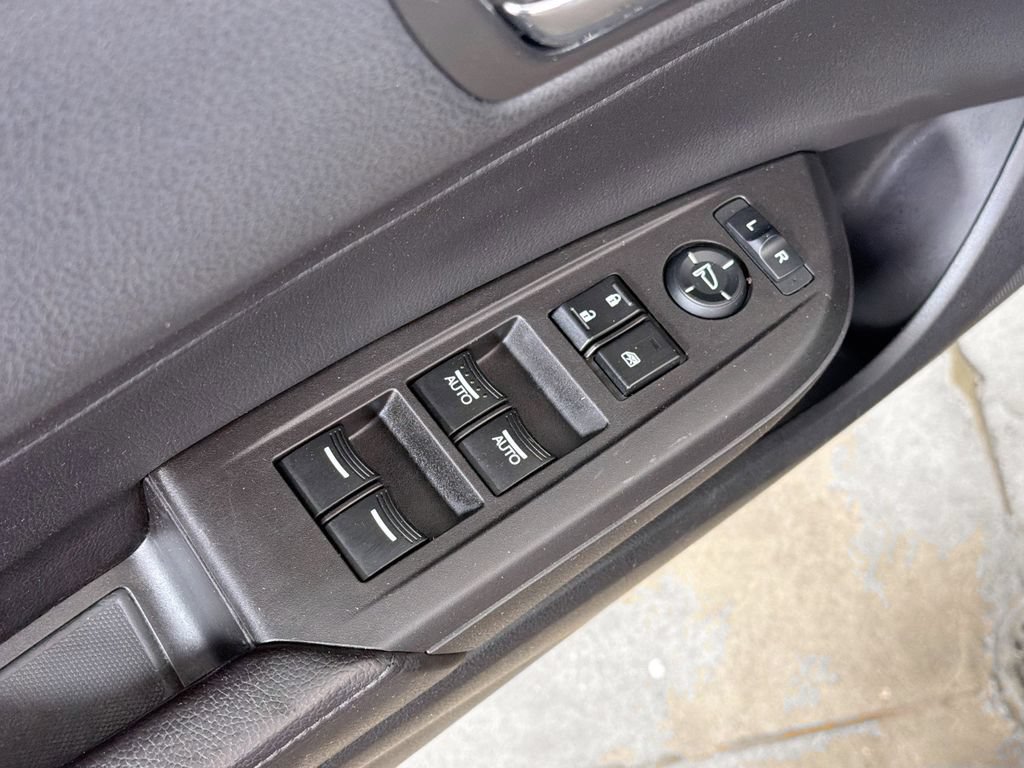 Used 2013 Acura ILX Hybrid w/ Technology Package FWD image 19