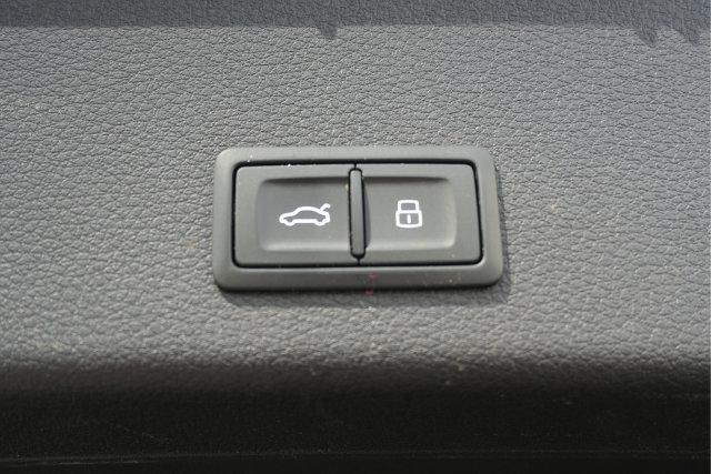 Used 2024 Audi Q8 e-tron Premium AWD/4WD image 10