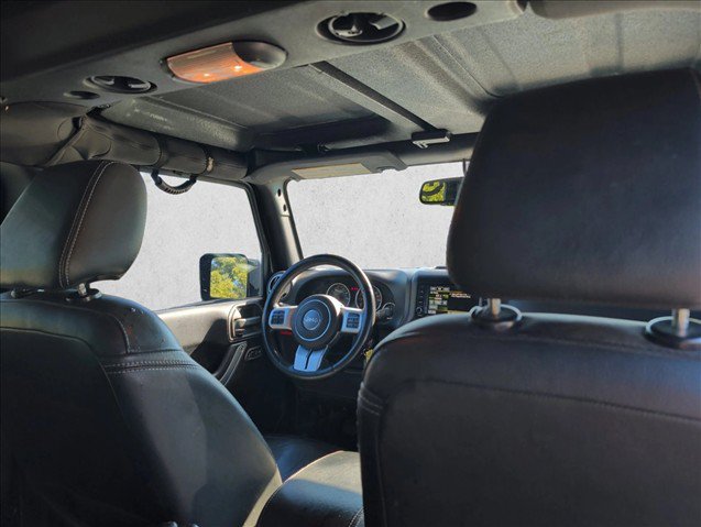 Used 2015 Jeep Wrangler Unlimited Rubicon AWD/4WD image 23