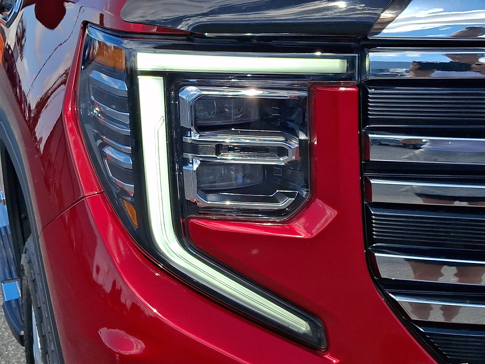 Used 2023 GMC Sierra 1500 SLT w/ SLT Premium Package AWD/4WD image 9
