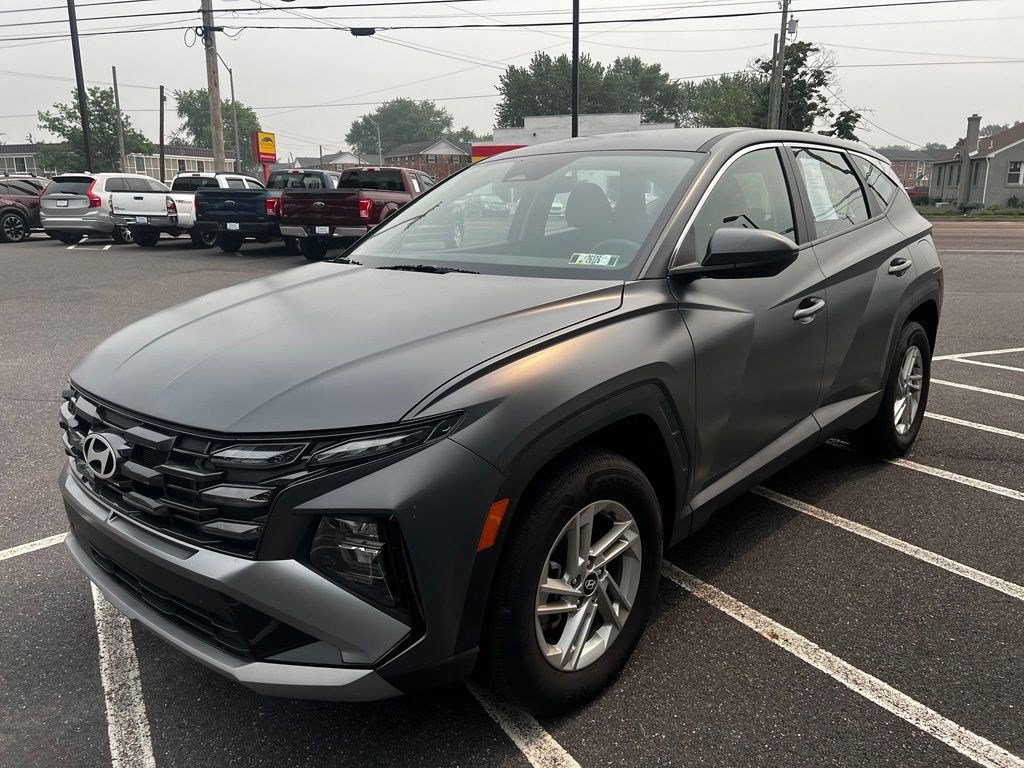 Certified 2025 Hyundai Tucson SE AWD/4WD image 1